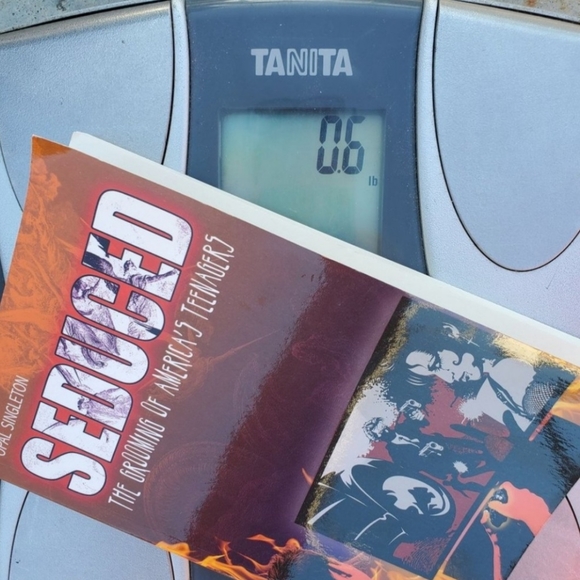 Seduced: The Grooming of America's Teenagers by Opal Singleton 2015 SIGNED Book - Picture 10 of 10